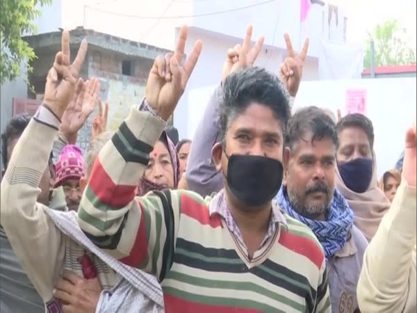 West Pakistani refugees during casting vote for DDC election. (Photo/ANI)