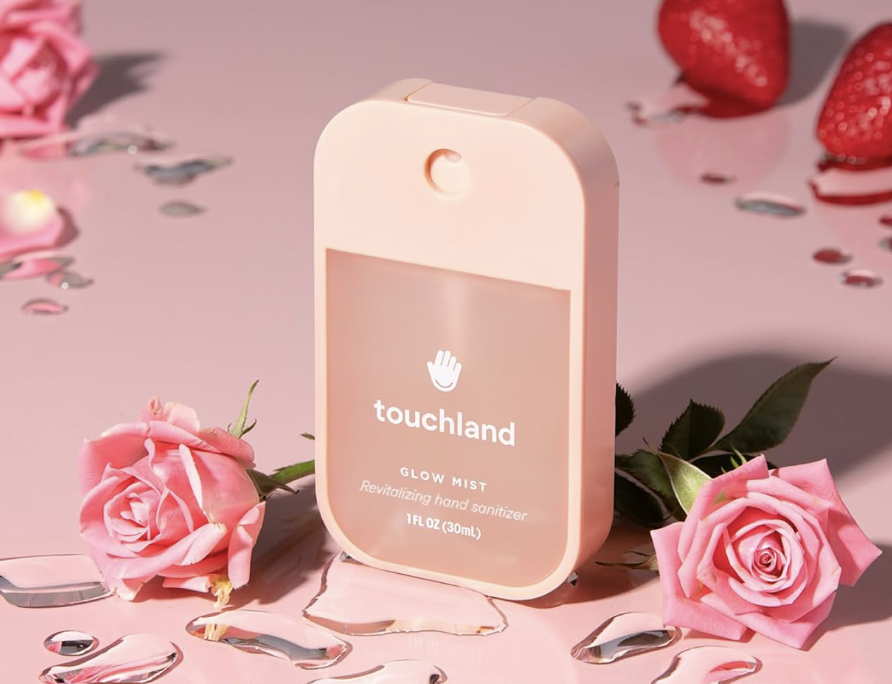 Touchland Spray desinfectante de manos revitalizante Glow Mist de agua de rosas. (Foto: Amazon)