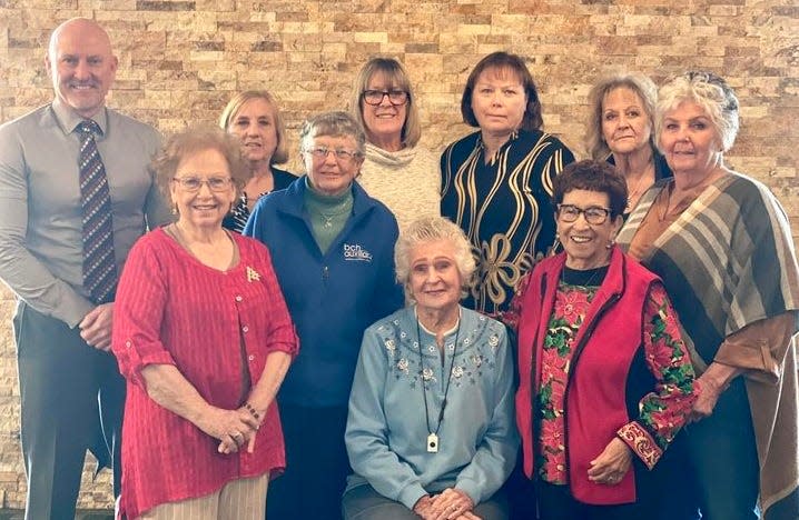 After 62 years, the Barstow Community Hospital Auxiliary has dissolved. Pictured is BCH spokesman and Auxiliary Liaison
John Rader. Also, members from right to left bottom row: Susie Loreman, Lorraine DeWittie, Mary Benson and Linda LaMora. Additionally, from right to left top row: Dorothy Adams, DeAnn York, Susan Davis, Jackie Cooper and Auxiliary President Patricia Peters.