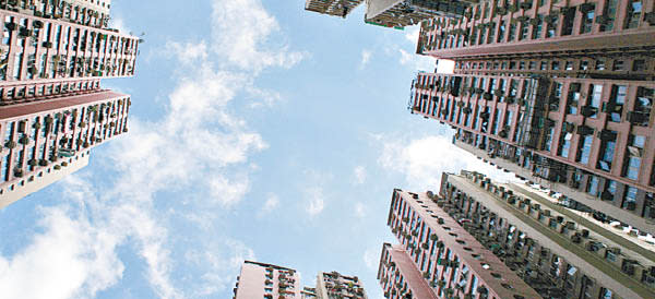 荃灣中心一個兩房單位，兩月累減逾40萬元後獲承接。