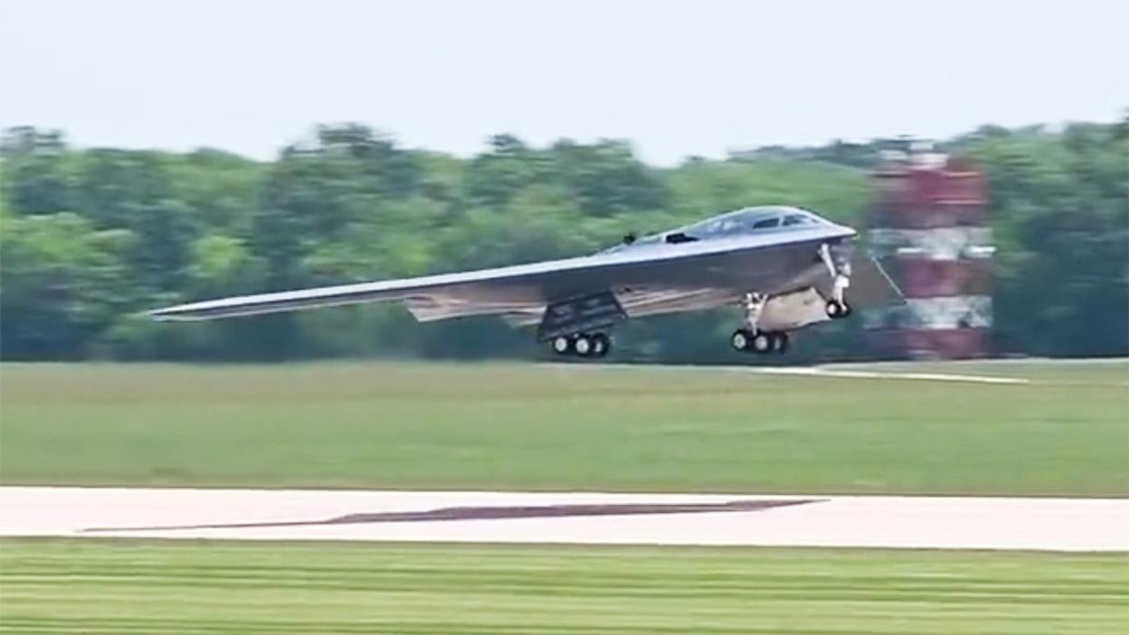 B-2 Spirits Return To The Sky After Six Month Grounding photo