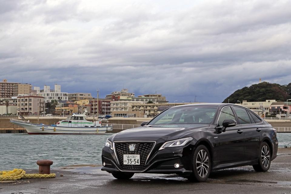 2019-toyota-crown-2-5-s-c-package