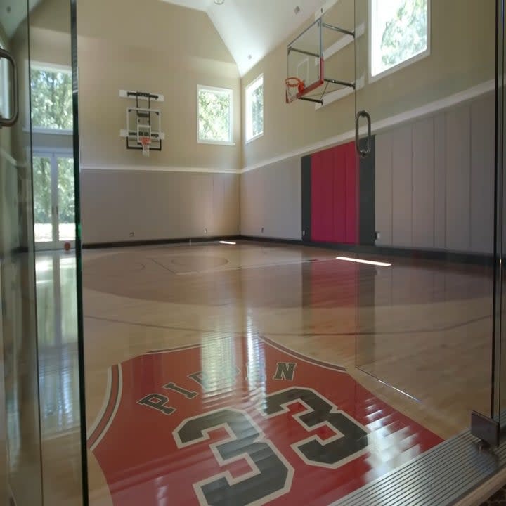 The indoor court has Scottie's Chicago Bulls basketball jersey design on the floor