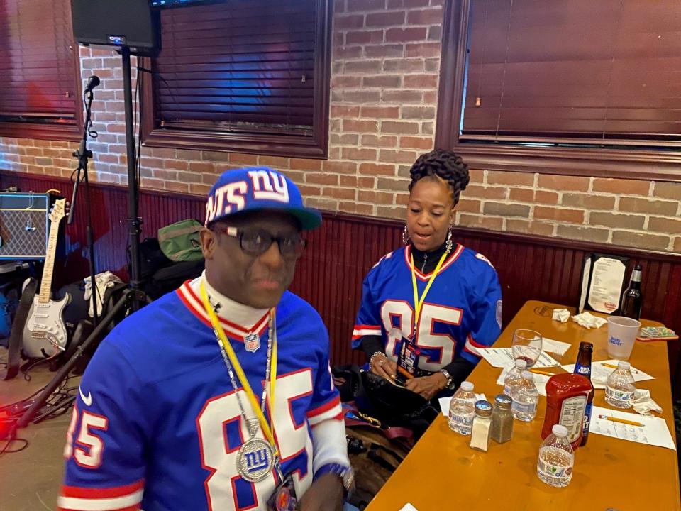 Among the celebrity Judges, at Saturday's Pizza Bowl 3 held in Carlstadt, was former Giant, Stephen Baker, touchdown maker. Baker said picking a winner is hard. It really up to one's personal preferences," Baker said.