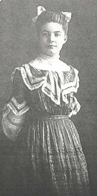 Sophia Elliot Fultz in 1910, around 17 years old. Fultz and Johnston shared a lifelong passion for the Opera House.