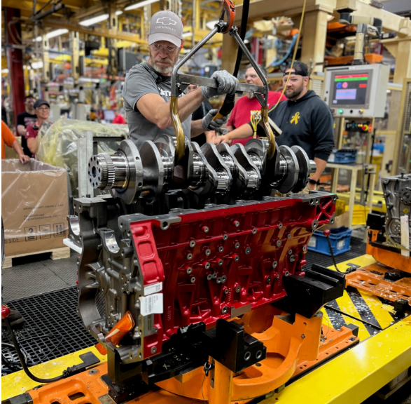 The Cummins 15-liter natural gas engine could be on a trajectory to 10% market share, according to Cummins vice president of on-highway products. (Photo: Cummins)