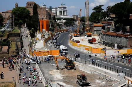 Barriers of the "Roma Metropolitane" (Rome's underground) are seen next to the Colosseum in Rome, Italy, June 28, 2016. REUTERS/Alessandro Bianchi