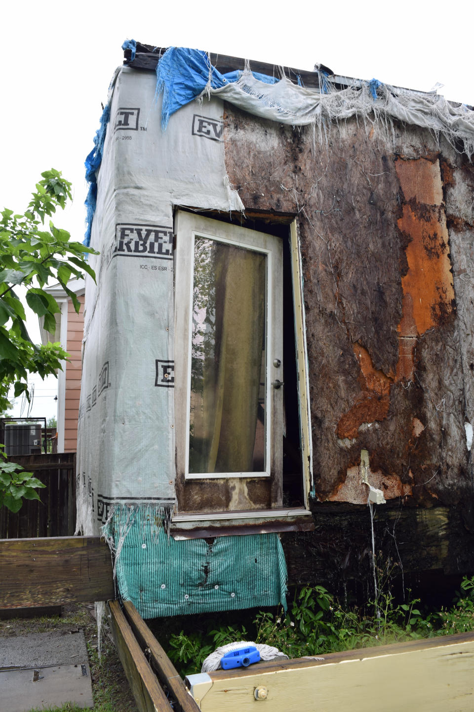 Brad Pitt and his Make it Right charity look like they have ‘walked away’ from the home revival project. Source: Australscope Photos