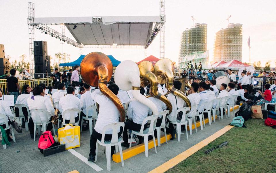 <p>A band is on hand to set the mood before the lantern judging begins.</p>