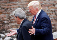 Italian Prime Minister Paolo Gentiloni and U.S. President Donald Trump talk as he arrives at the G7 summit in Taormina, Sicily Italy, May 26, 2017. REUTERS/Tony Gentile