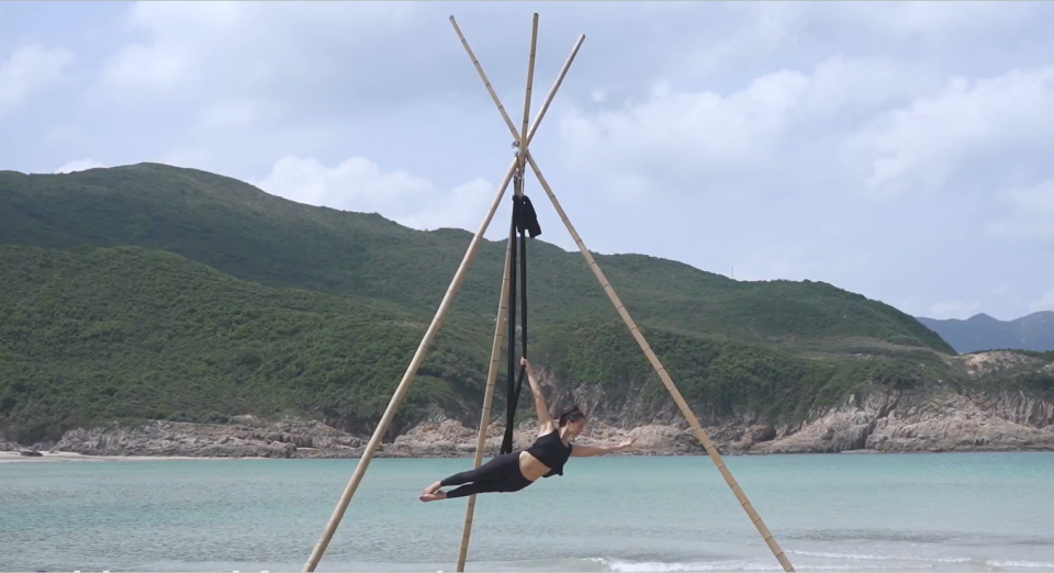 <p>The “bamboo aerial yoga” created by Milewicz has been popular in Hong Kong in recent years. (Screenshot from the video)</p>
