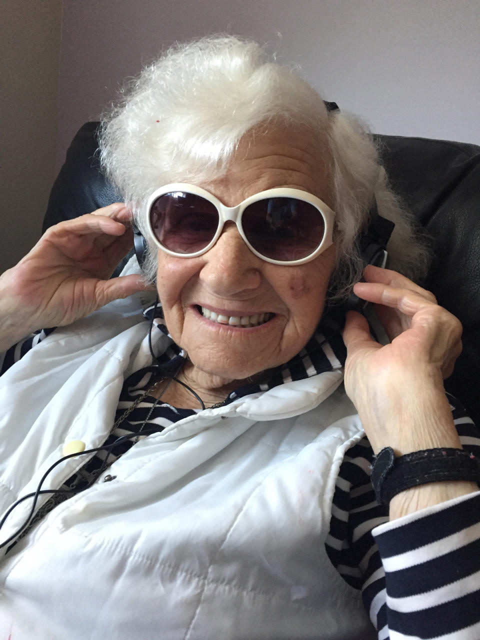 The centenarian still loves to sing along to her favorite Polish music. (Photo: Courtesy of Ashley Gold)