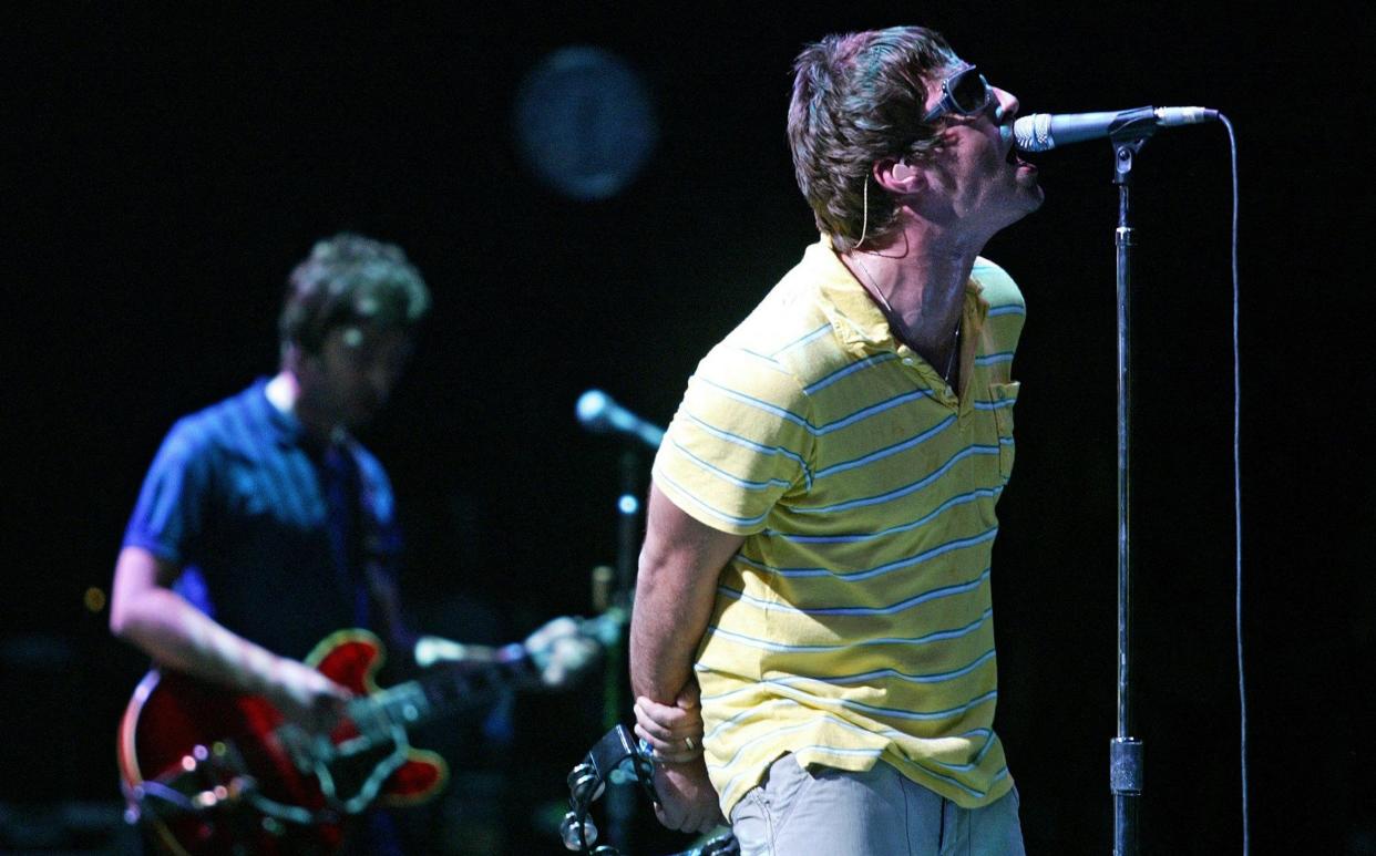 Oasis performing in 2005