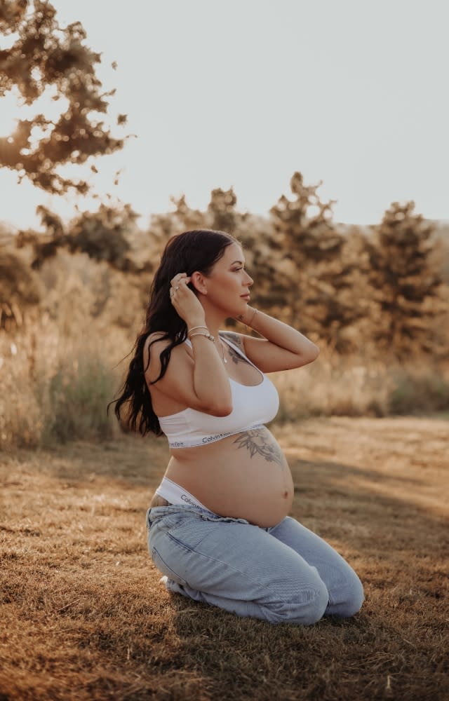 19 Stunning Maternity Photos That Capture the Beauty, Excitement, & Power  of Pregnancy