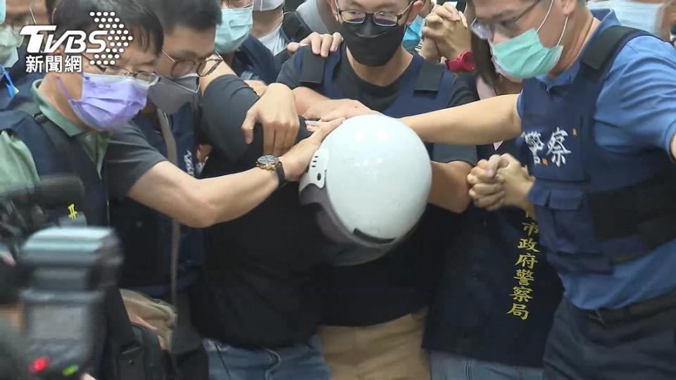 林信吾關押台南看守所期間拒絕移監，竟拿原子筆戳頸欲輕生。（圖／TVBS資料照）