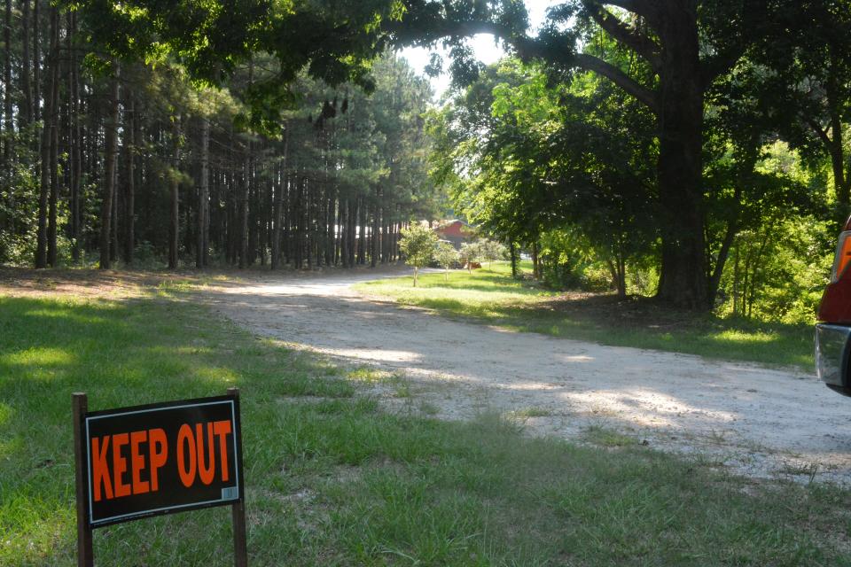 The bodies of Paul and Maggie Murdaugh were found not far down this driveway, near a dog kennel, on the Murdaugh residence.