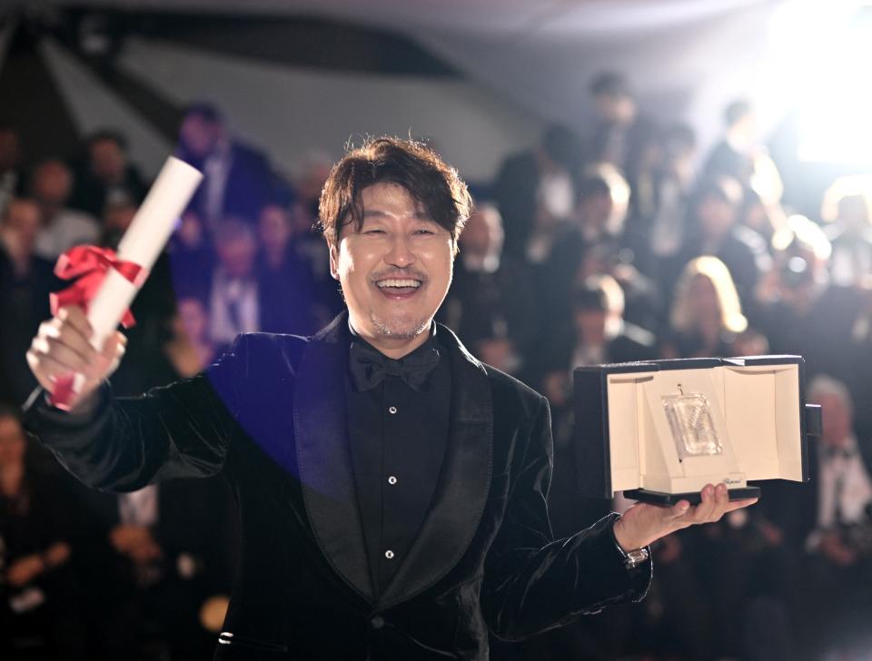 韓國男星宋康昊以《嬰兒轉運站》榮獲坎城影帝。（AFP）