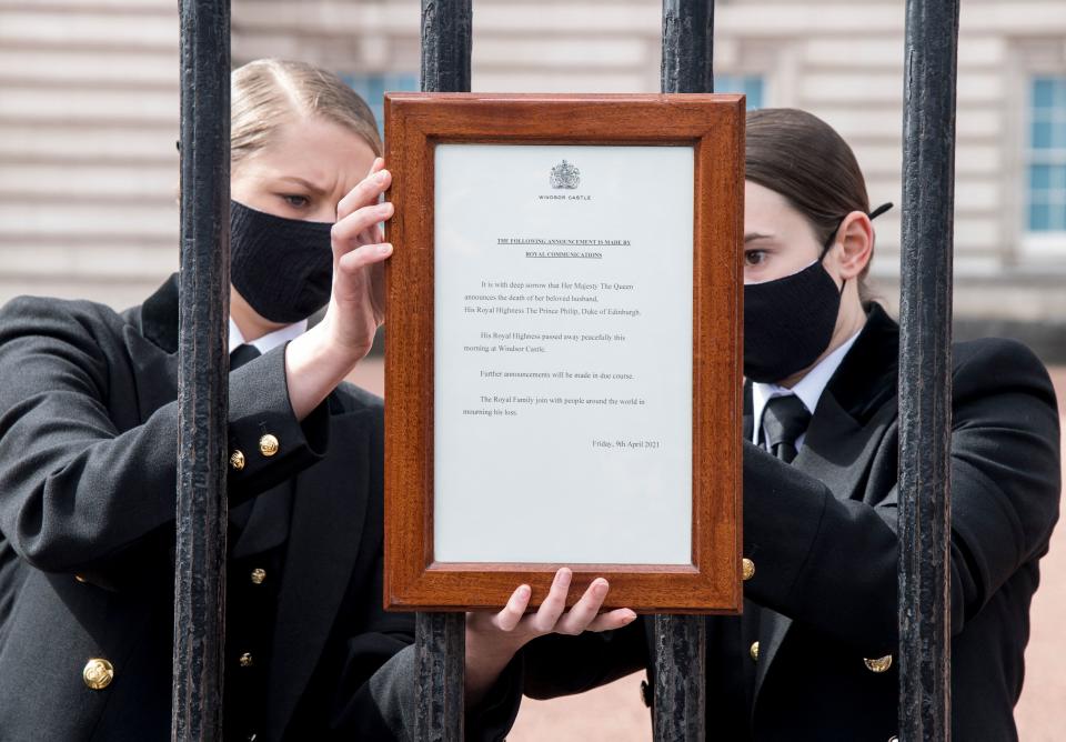 An official notice announcing the death of Britain's Prince Philip, Duke of Edinburgh is placed on the gates of Buckingham Palace in central London on April 9, 2021. - Queen Elizabeth II's husband Prince Philip, who recently spent more than a month in hospital and underwent a heart procedure, died on April 9, 2021, Buckingham Palace announced. He was 99. (Photo by Ian West / POOL / AFP) (Photo by IAN WEST/POOL/AFP via Getty Images)