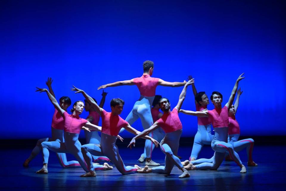 Los bailarines de Arts Ballet Theatre of Florida en “Vuelo”, de Vladimir Issaev. Foto Simon Soong/Cortesía MIBC