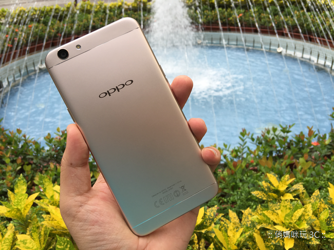 姊姊妹妹拍起來！萬元以下 1600 萬像素自拍美顏機 OPPO F1s 開箱