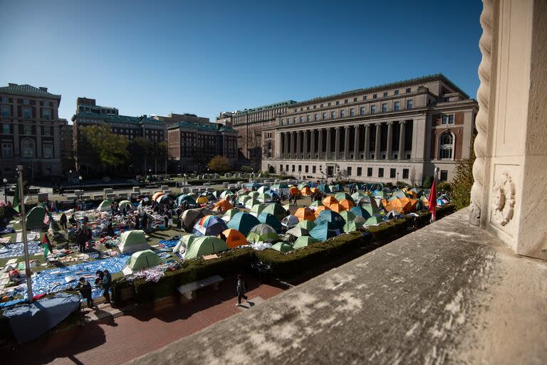 Manifestantes pro-palestinos acampan en la Universidad de Columbia en Nueva York, el lunes 22 de abril de 2024.