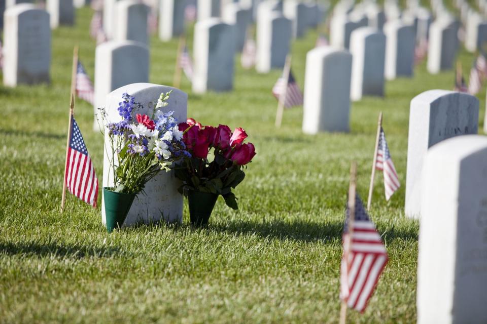 memorial day flowers in cemetery