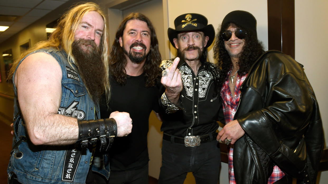  Zakk Wylde, Dave Grohl, Lemmy Kilmister and Slash backstage during Dave Grohl's birthday bash at The Forum on January 10, 2015 in Inglewood, California 