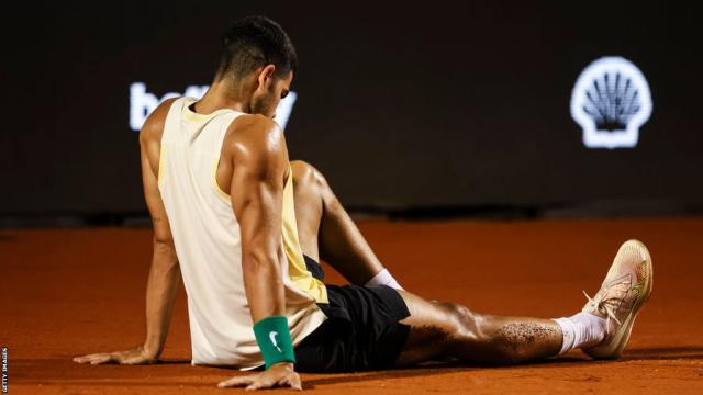 Carlos Alcaraz truth exposed in telling image from Royal Box at Wimbledon -  Yahoo Sport