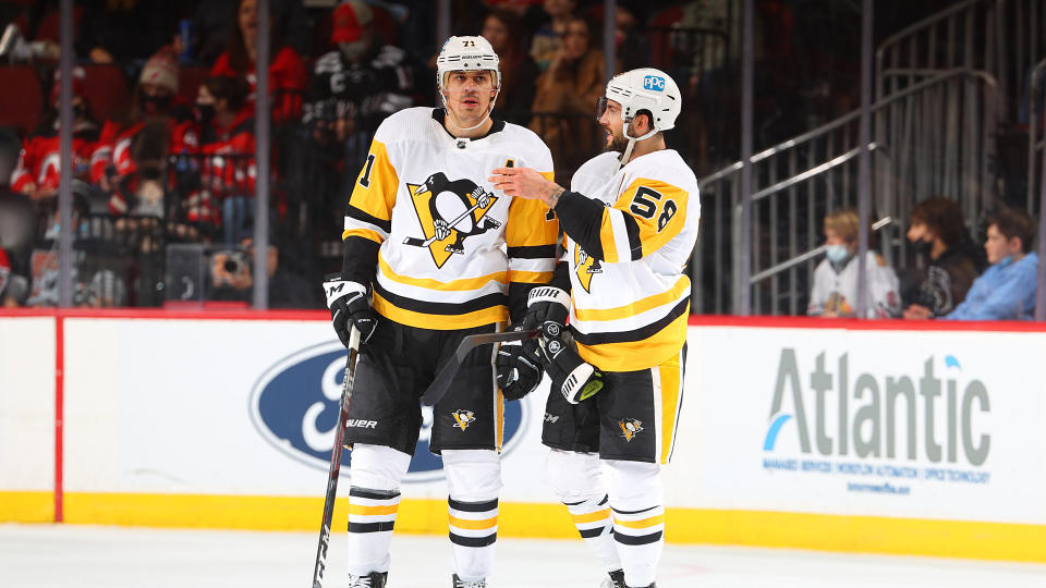 Evgeni Malkin and Kris Letang are two of the NHL&#39;s most prominent pending free agents. (Photo by Rich Graessle/Getty Images)