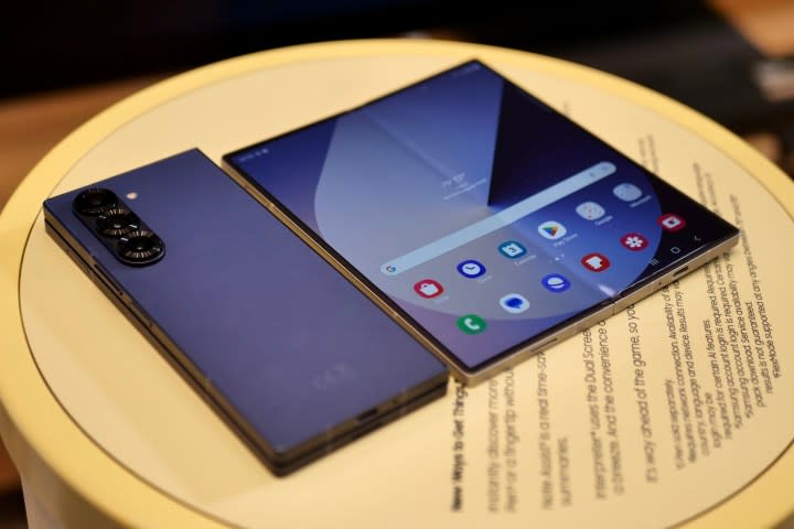 The open and closed Samsung Galaxy Z Fold6.