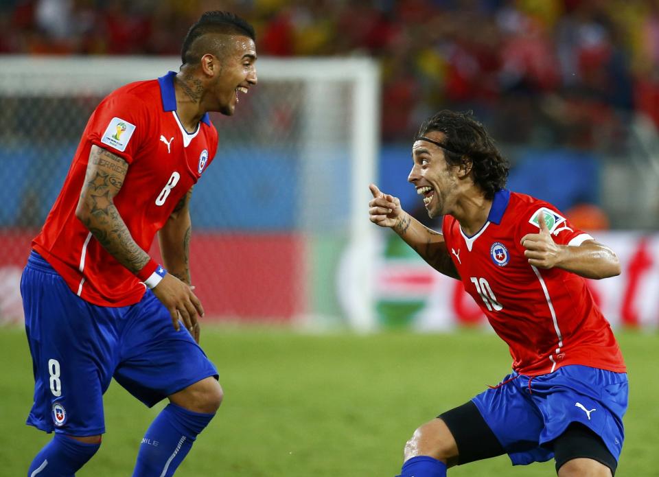 Chile's Jorge Valdivia (R) celebrates their second goal during their 2014 World Cup Group B soccer match against Australia at the Pantanal arena in Cuiaba June 13, 2014. REUTERS/Paul Hanna