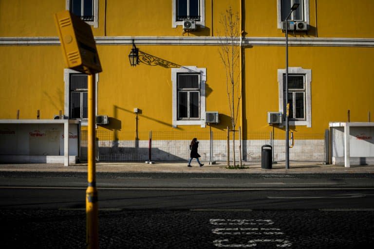 Une rue déserte de Lisbonne pendant le confinement, le 15 janvier 2021 au Portugal. - PATRICIA DE MELO MOREIRA © 2019 AFP