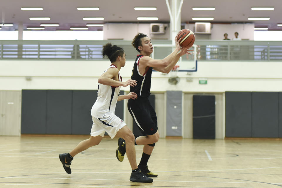 Kelvin Lim (in black jersey) suffered consecutive meniscus tears on his left knee, which caused him to miss out of representing Singapore at the 2017 SEA Games in Kuala Lumpur. (PHOTO: Stefanus Ian)