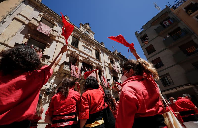 Colla Joves Xiquets de Valls and Colla Vella Dels Xiquets de Valls first performance after COVID-19 halt, in Valls