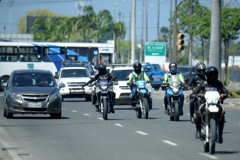 The caravan of vehicles and police motorcycles transporting Ecuador's ex-vice president Jorge Glas from the Naval Hospital to the maximum security prison La Roca (Gerardo MENOSCAL)