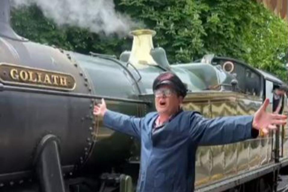 Alan Carr: Alan Carr with a steam train (Alan Carr INSTAGRAM)