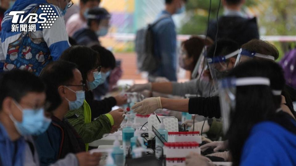 香港當局表示染疫人數呈幾何式成長。（圖／達志影像路透社）