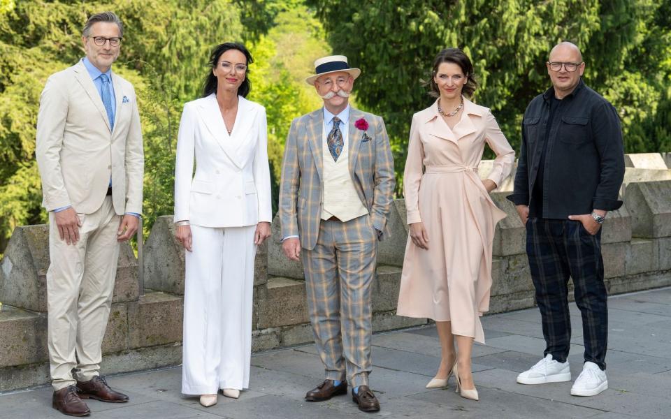 Das Experten-Team, von links: Detlev Kümmel, Dr. Heide Rezepa-Zabel, Moderator Horst Lichter, Wendela Horz und Sven Deutschmanek. (Bild: ZDF / Sascha Baumann)