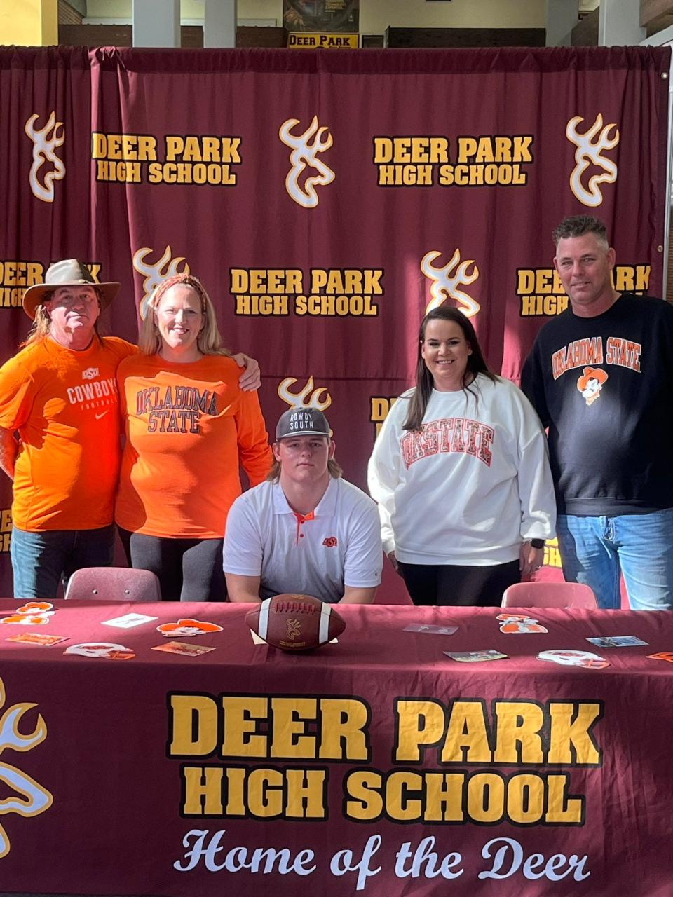 Luke Webb, center, of Deer Park High School in Deer Park, Texas, poses with his family after signing his letter of intent to play football at Oklahoma State.