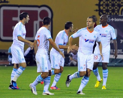 Los jugadores del Olympique de Marsella festejan un gol en su partido de la tercera ronda preliminar de la UEFA Europa League contra el Eskisehirspor de Turquía el 2 de agosto de 2012 en el estadio Ataturk de Eskisehir (AFP | str)