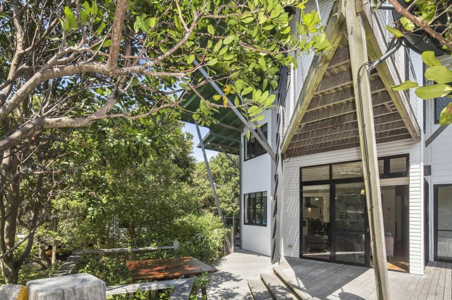 Margot Robbie has her eye on a $3.9m Byron Bay estate