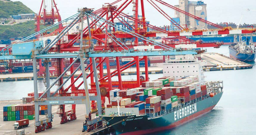 財政部8日公布2月出口金額314.3億美元，年增率1.3％，連續第4個月正成長。圖為基隆港貨櫃碼頭。（圖／報系資料照）