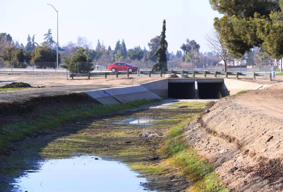 Traffic passes along Freeway 168 over the Enterprise Canal Thursday, Jan. 26, 2023 in Clovis. The City of Clovis is planning a bridge crossing over Highway 168 near Clovis Community Medical Center linking the Enterprise Canal Trail on both sides for cyclists and pedestrians. Still in the planning stages, three designs were shown at a public workshop on January 25.