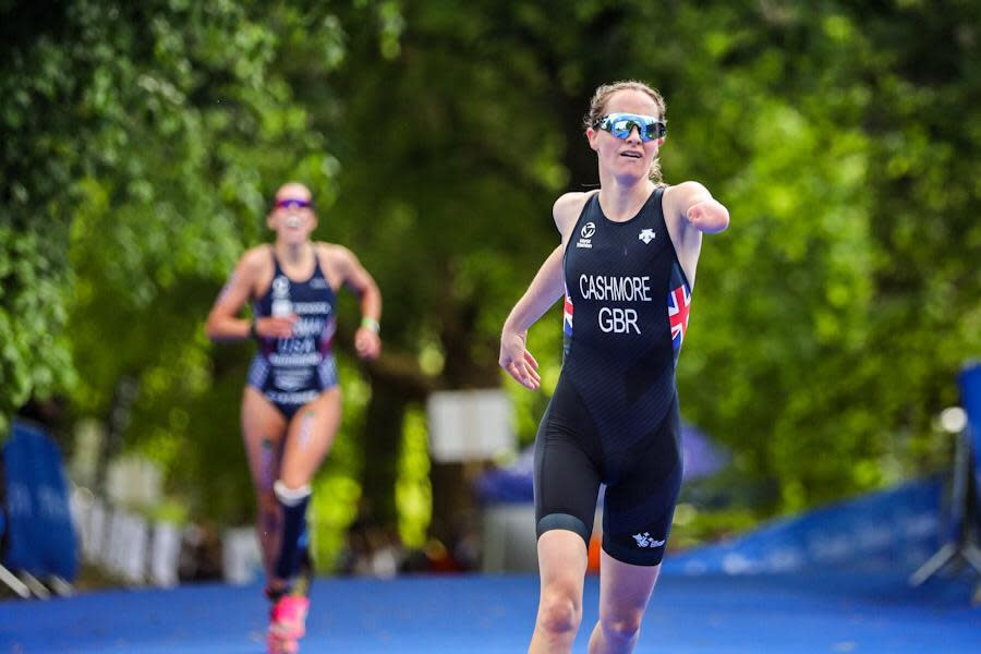 Claire Cashmore held off Paralympic champion Grace Norman in a sprint finish in Leeds