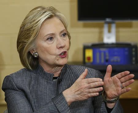 U.S. presidential candidate and former Secretary of State Hillary Clinton participates in a discussion in a classroom at New Hampshire Technical Institute while campaigning for the 2016 Democratic presidential nomination in Concord, New Hampshire, April 21, 2015. REUTERS/Lucas Jackson