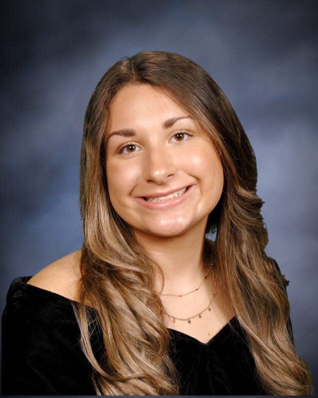 River Road High School's 2022 Valedictorian Raci Anneston Newkirk