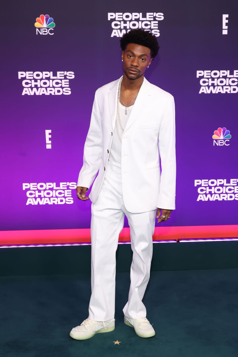 jonathan daviss arrives to the 2021 people's choice awards