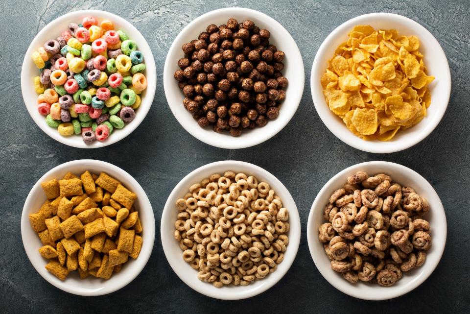 <a href="https://www.shutterstock.com/es/image-photo/variety-cold-cereals-white-bowls-quick-577772086" rel="nofollow noopener" target="_blank" data-ylk="slk:Shutterstock / Elena Veselova;elm:context_link;itc:0;sec:content-canvas" class="link ">Shutterstock / Elena Veselova</a>