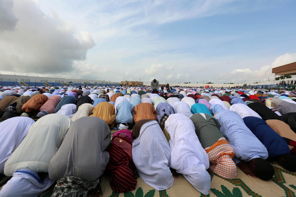 <p>People pray to mark Kurban-Ait, also known as Eid al-Adha in Arabic, at the university stadium in Hodan District of Mogadishu, Somalia, Sept. 1, 2017. (Photo: Feisal Omar/Reuters) </p>