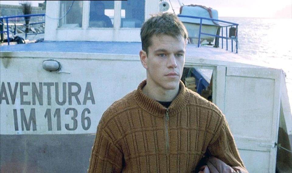 2002 dann ein weiterer Meilenstein in Damons Karriere: der erste Teil der "Bourne"-Filmreihe. Im Spionagethriller "Die Bourne Identität" aus dem Jahr 2002 wird der kantige Agent Jason Bourne von einem Fischerboot aus dem Meer gezogen und muss das Puzzle seiner Vergangenheit zusammenfügen, an die er sich nicht erinnern kann. Dabei hilft ihm die deutsche Studentin Marie (Franka Potente). (Bild: Universal Pictures)